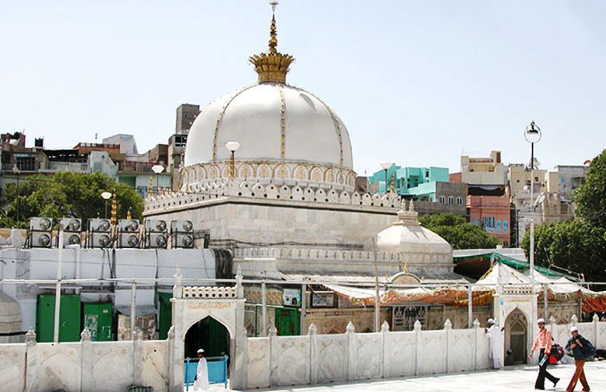 Ajmer Sharif Dargah – Sufi Shrine in Rajasthan